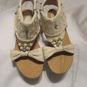 Edison Beige Jing Pin Sandals, NWOT, Sz. 6M